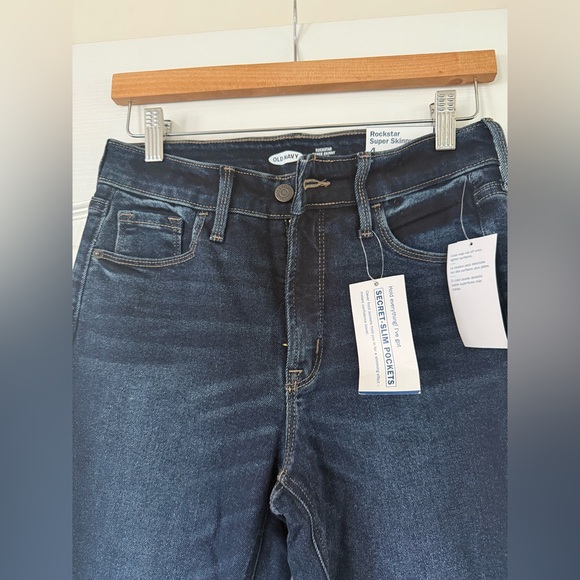 NWT - Old Navy Rockstar Super Skinny High Rise - Size 4 - Picture 2 of 7